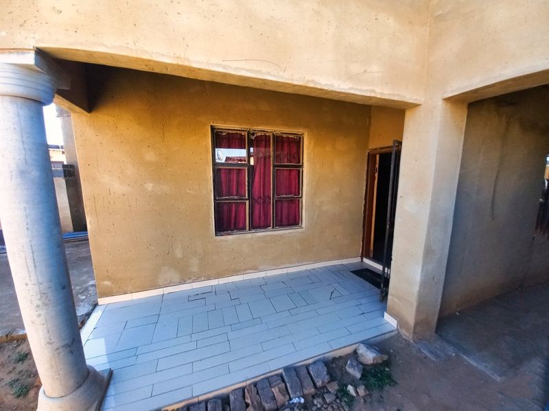 Rondebult Ext 2 Gem: 2-Bed Starter Home with Expansion Potential & Great Location! - Photo 9