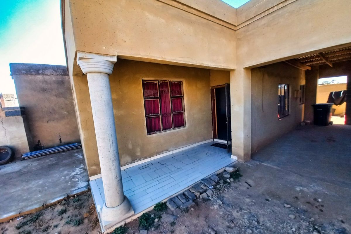 Rondebult Ext 2 Gem: 2-Bed Starter Home with Expansion Potential & Great Location! - Photo 3