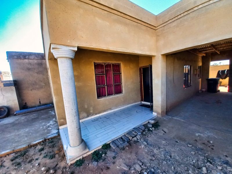 Rondebult Ext 2 Gem: 2-Bed Starter Home with Expansion Potential & Great Location! - Photo 3