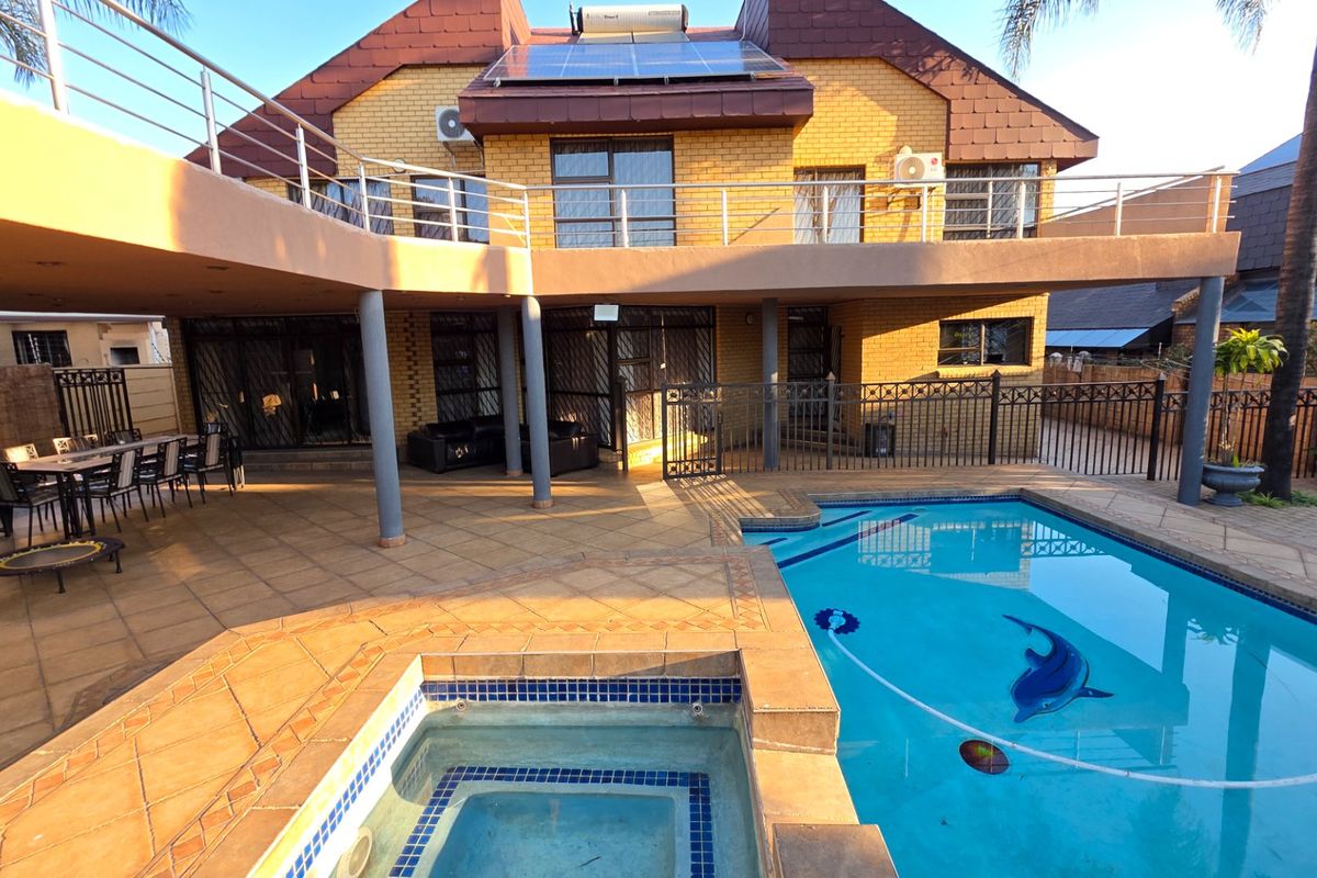 Elegant 4 Bedroom Home for Sale in Claudius - Photo 2
