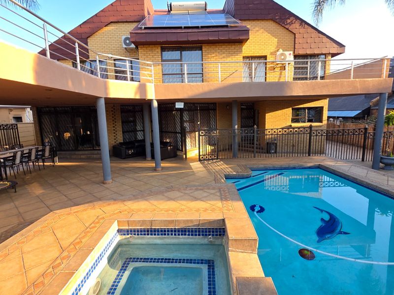 Elegant 4 Bedroom Home for Sale in Claudius - Photo 2