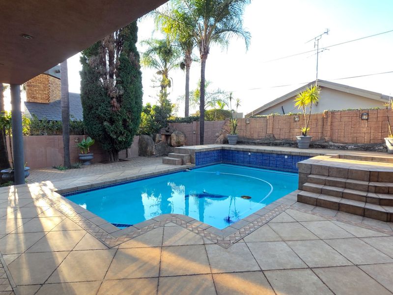 Elegant 4 Bedroom Home for Sale in Claudius - Photo 4