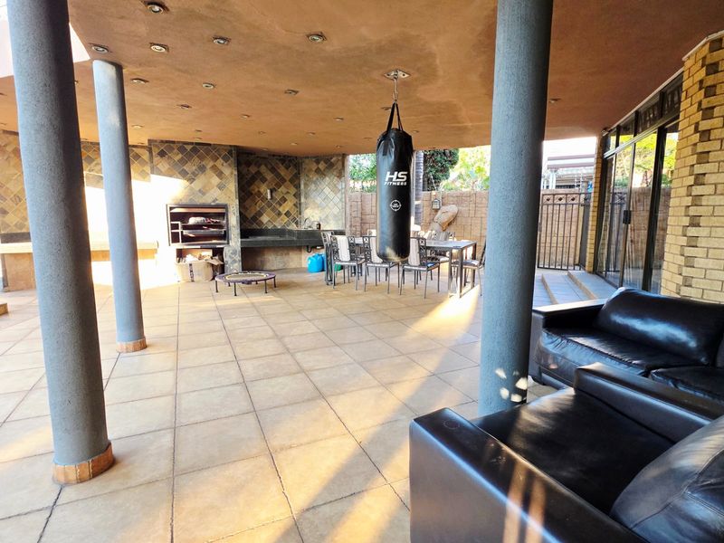Elegant 4 Bedroom Home for Sale in Claudius - Photo 9