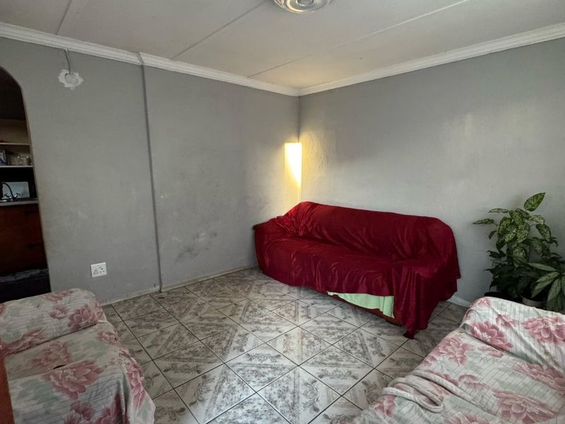 Ideal 2-Bedroom Home for Families or Investors – Portland, Mitchells Plain - Photo 6
