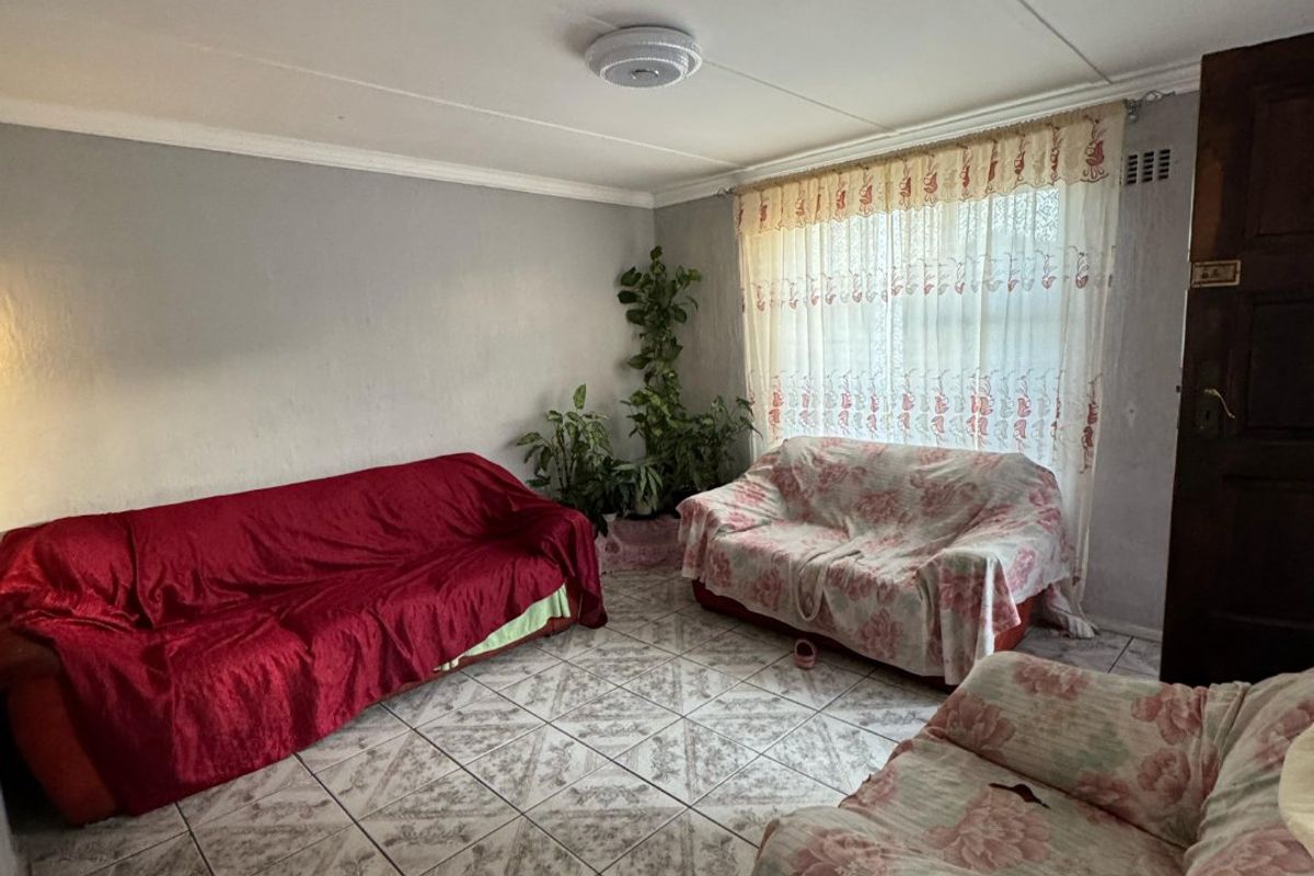 Ideal 2-Bedroom Home for Families or Investors – Portland, Mitchells Plain - Photo 5