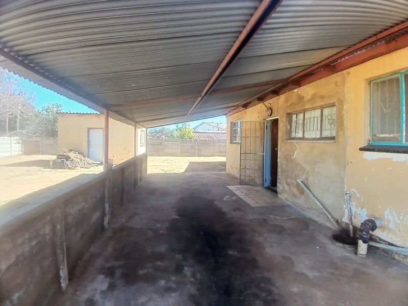 Spacious Family Home with Pool and Entertainment Area – A Bargain in Roosheuwel, Klerksdorp - Photo 6