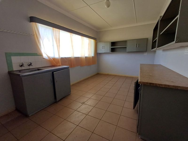 Charming and Affordable Family Home in Roosheuwel, Klerksdorp - Photo 8