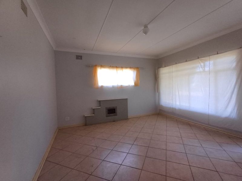 Charming and Affordable Family Home in Roosheuwel, Klerksdorp - Photo 10