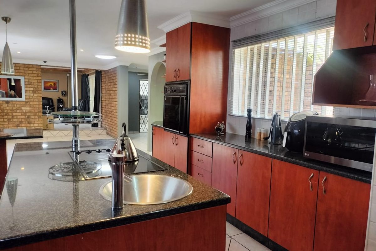 Family Home in Beyerspark - Photo 3