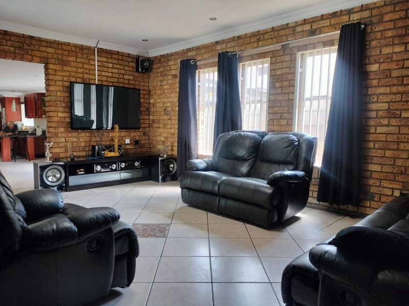 Family Home in Beyerspark - Photo 6