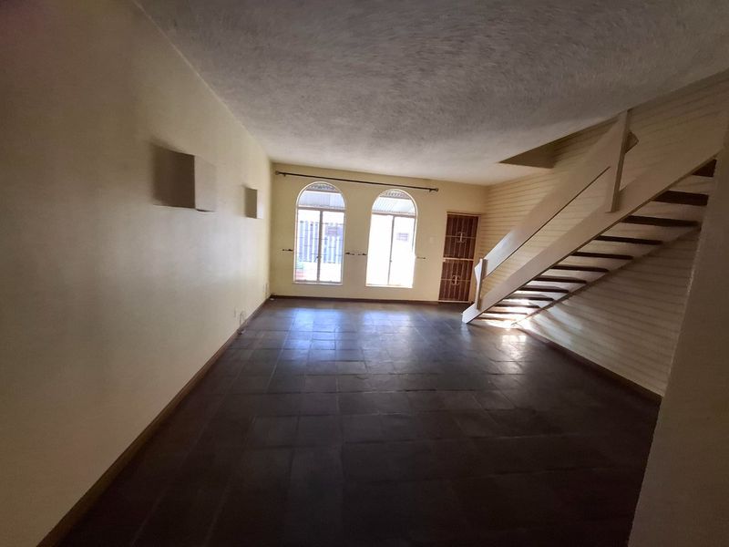 Amazing 2 bed Townhouse with garden Kilner Park` - Photo 5