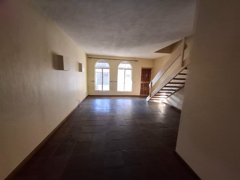 Amazing 2 bed Townhouse with garden Kilner Park` - Photo 9