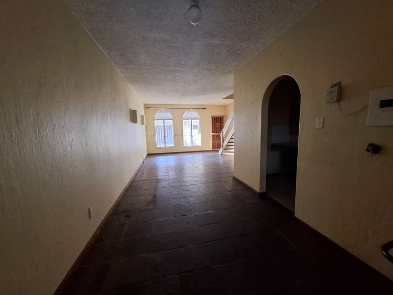 Amazing 2 bed Townhouse with garden Kilner Park` - Photo 7