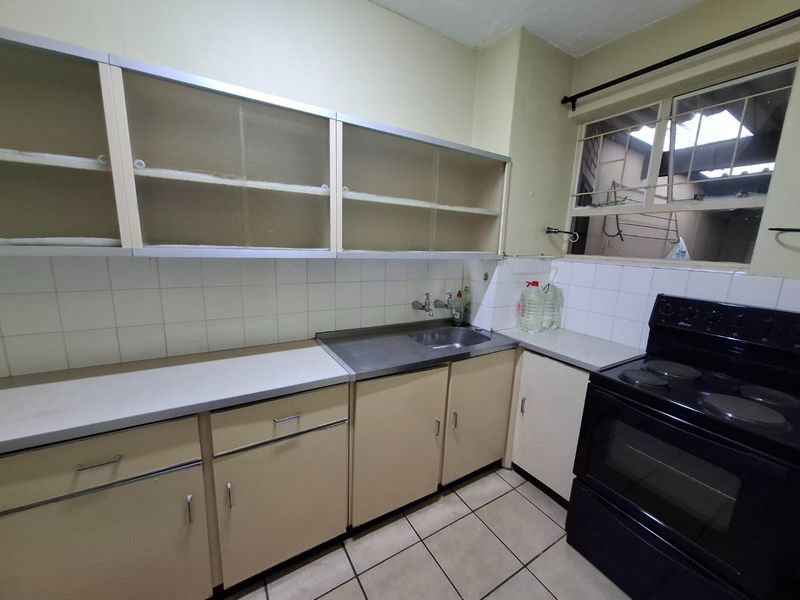 Amazing 2 bed Townhouse with garden Kilner Park` - Photo 6