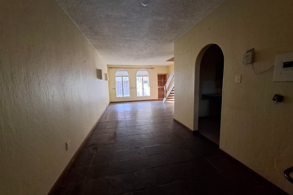 Amazing 2 bed Townhouse with garden Kilner Park` - Photo 4