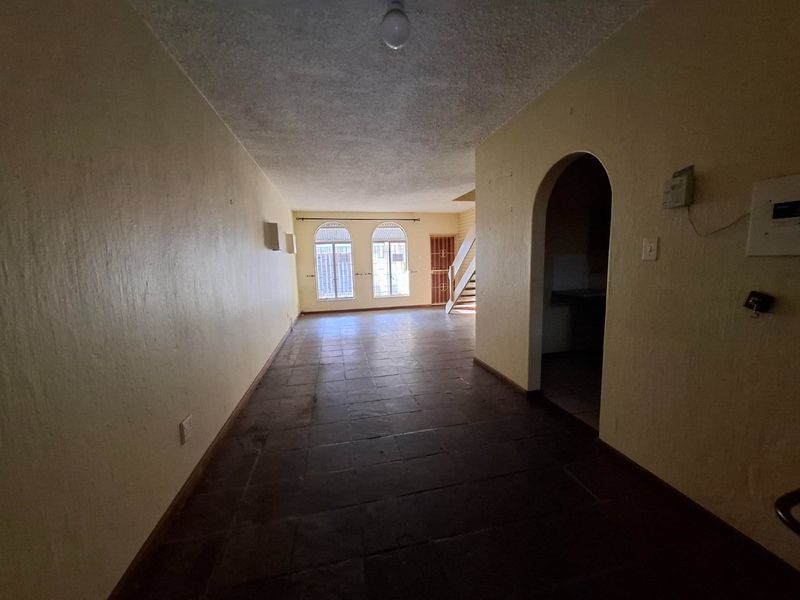 Amazing 2 bed Townhouse with garden Kilner Park` - Photo 4