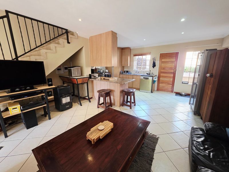 3 Bedroom Duplex For Sale in La Montagne - Photo 3