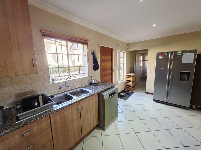 3 Bedroom Duplex For Sale in La Montagne - Photo 9