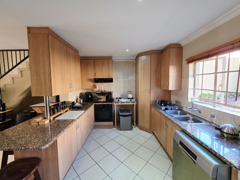 3 Bedroom Duplex For Sale in La Montagne - Photo 2