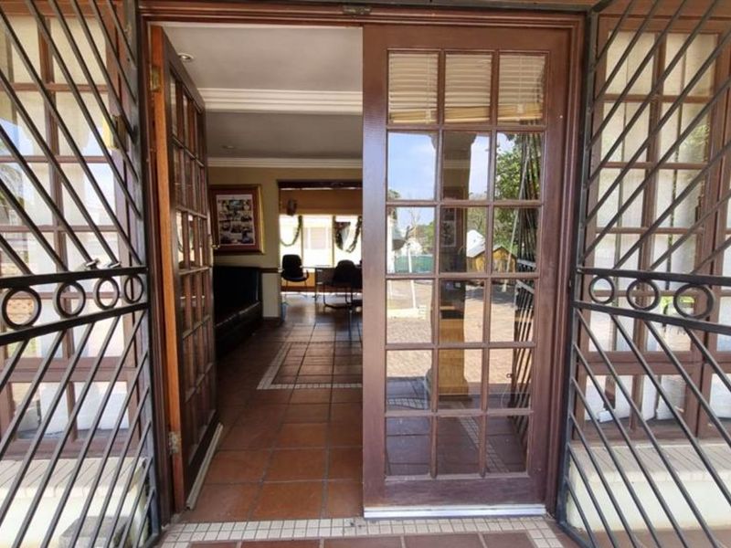 Prime Office Building – Hatfield (Approx. 1?650?m2 Erf | 550?m2 GLA) - Photo 4