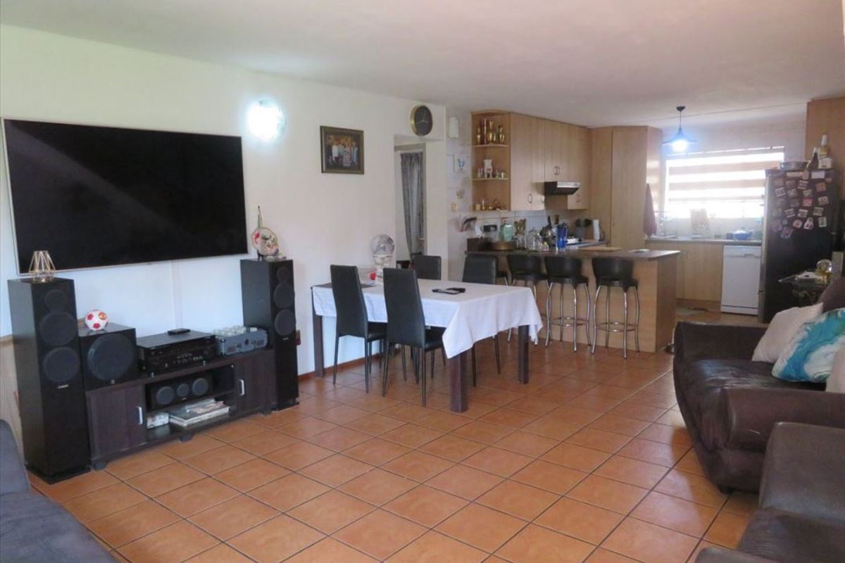 Comfortable Four-Bedroom Family Home - Photo 2