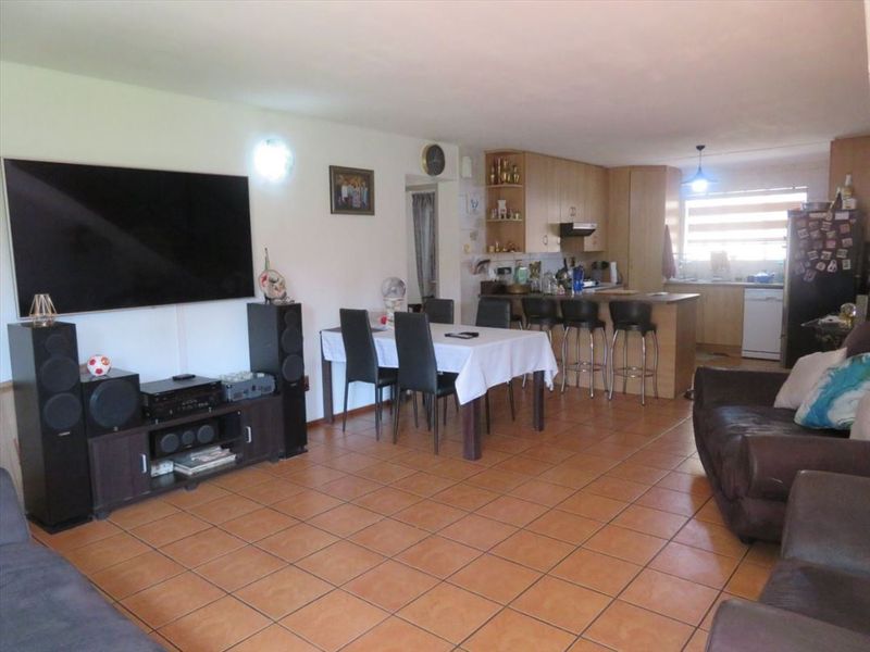 Comfortable Four-Bedroom Family Home - Photo 2