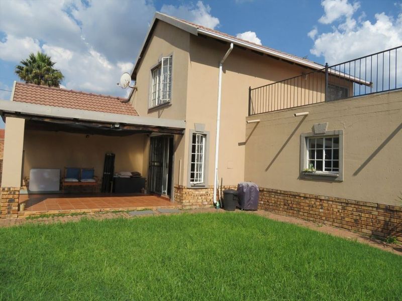 Comfortable Four-Bedroom Family Home - Photo 3