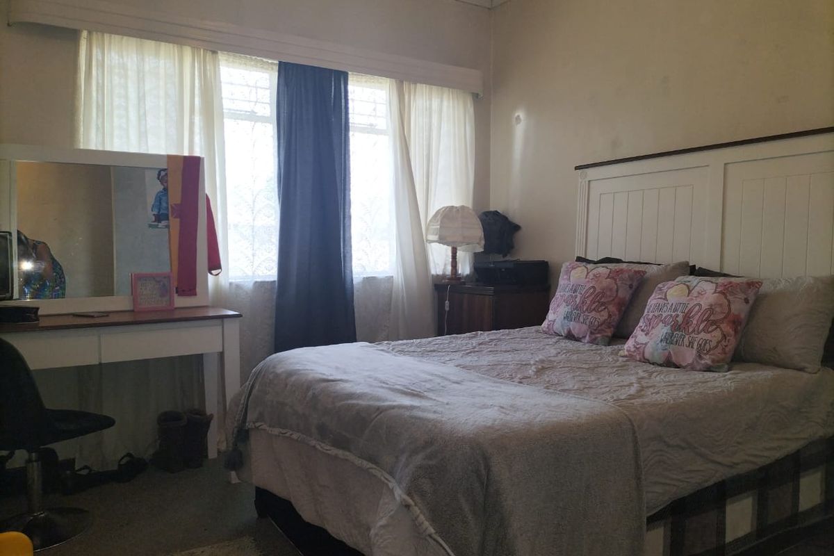 Lovely Face brick Family Home - Photo 3