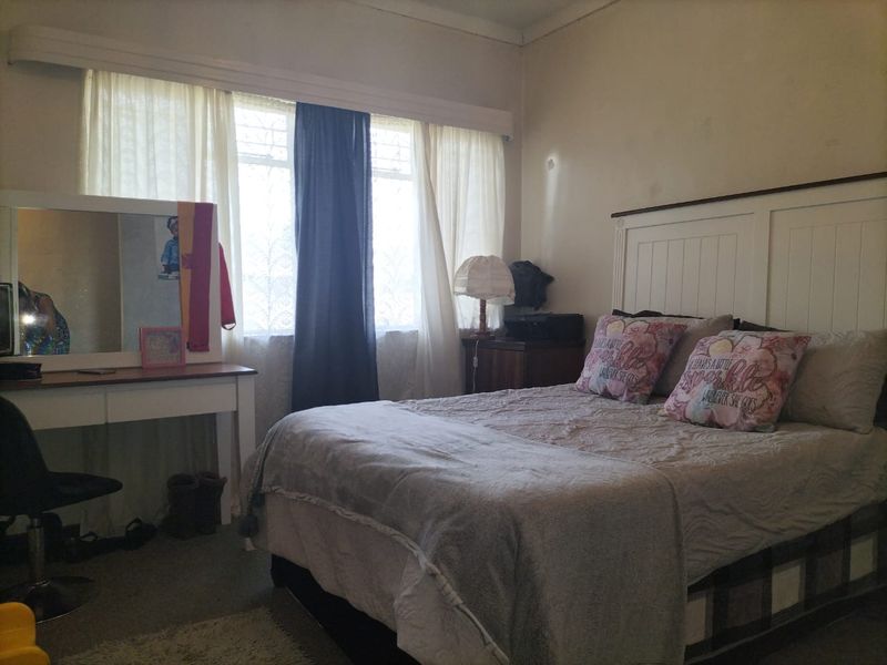 Lovely Face brick Family Home - Photo 3