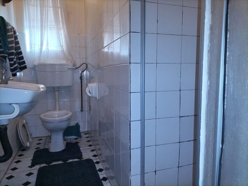 Lovely Face brick Family Home - Photo 9