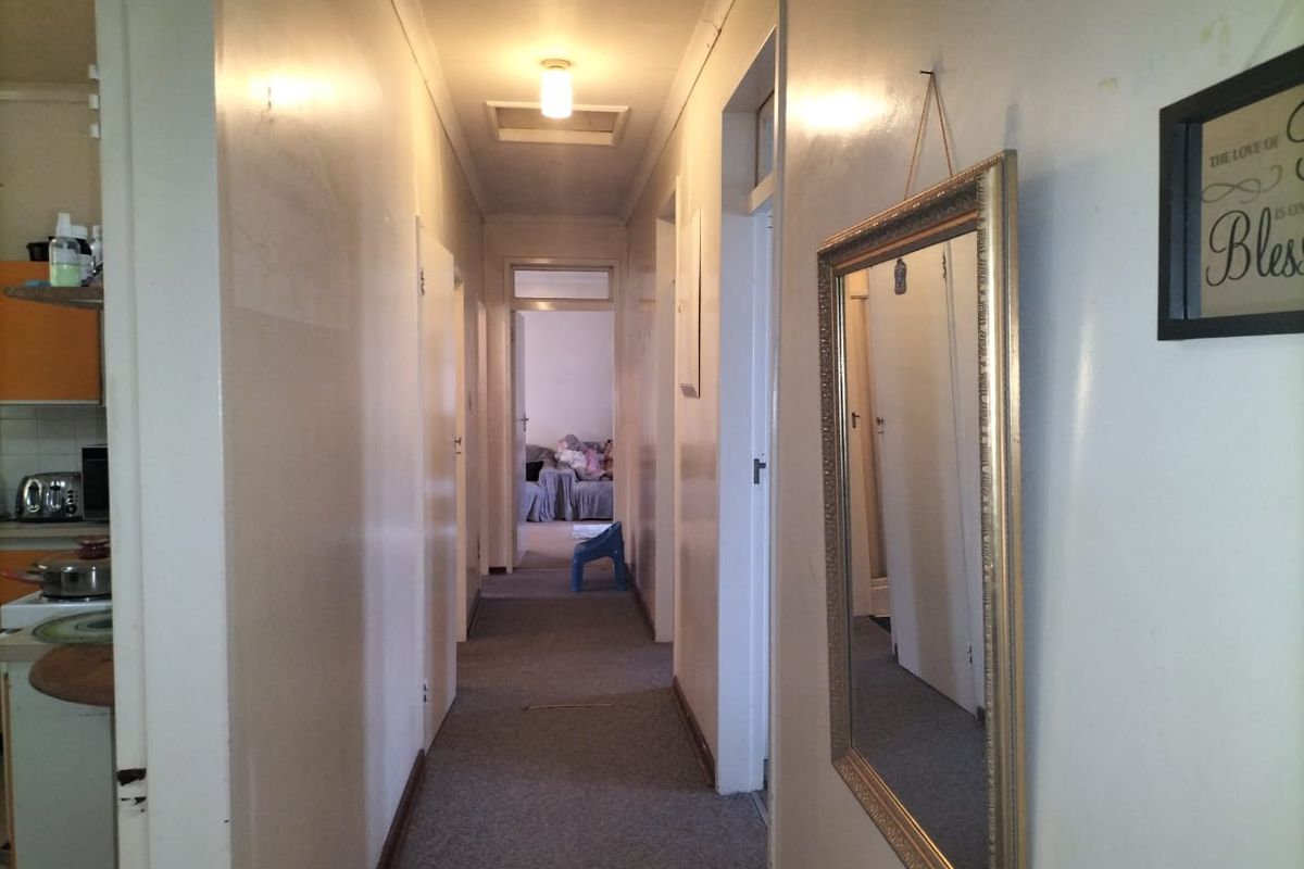 Lovely Face brick Family Home - Photo 4