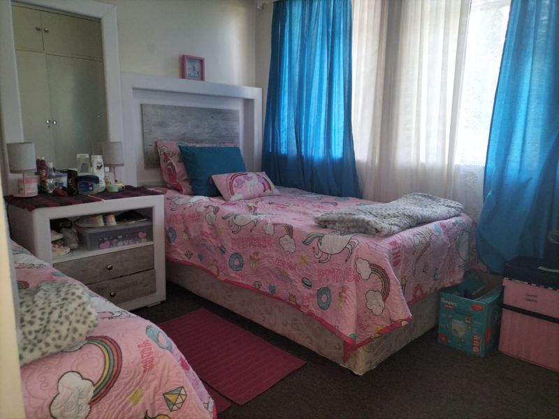 Lovely Face brick Family Home - Photo 6