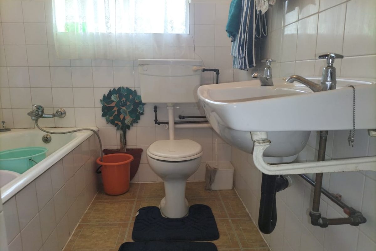 Lovely Face brick Family Home - Photo 2