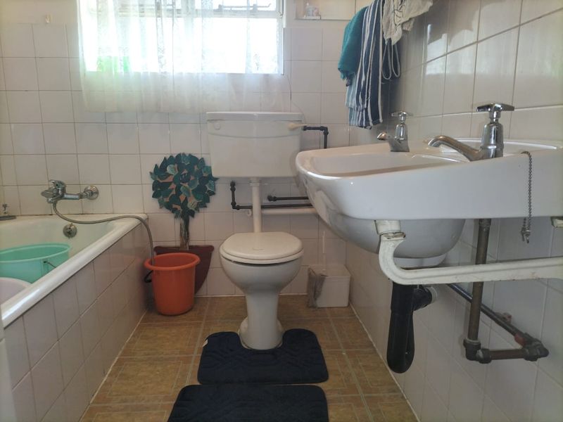 Lovely Face brick Family Home - Photo 2