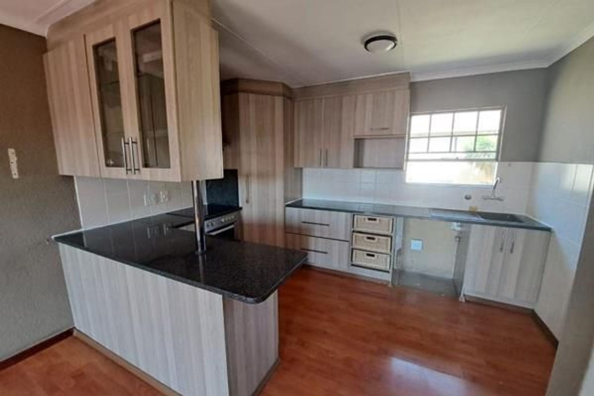Spacious Three Bedroom Apartment For Sale - Photo 5