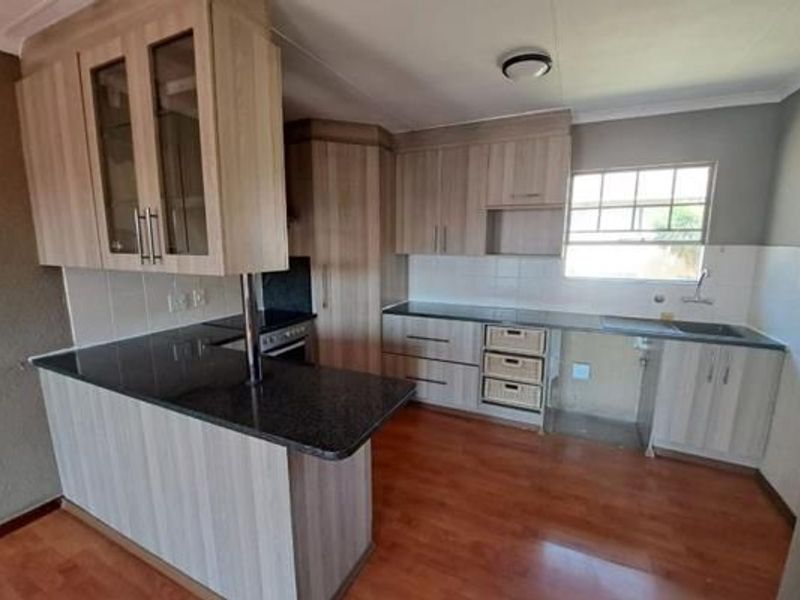 Spacious Three Bedroom Apartment For Sale - Photo 5