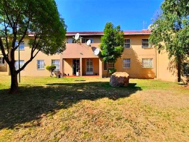 Spacious Three Bedroom Apartment For Sale - Photo 1