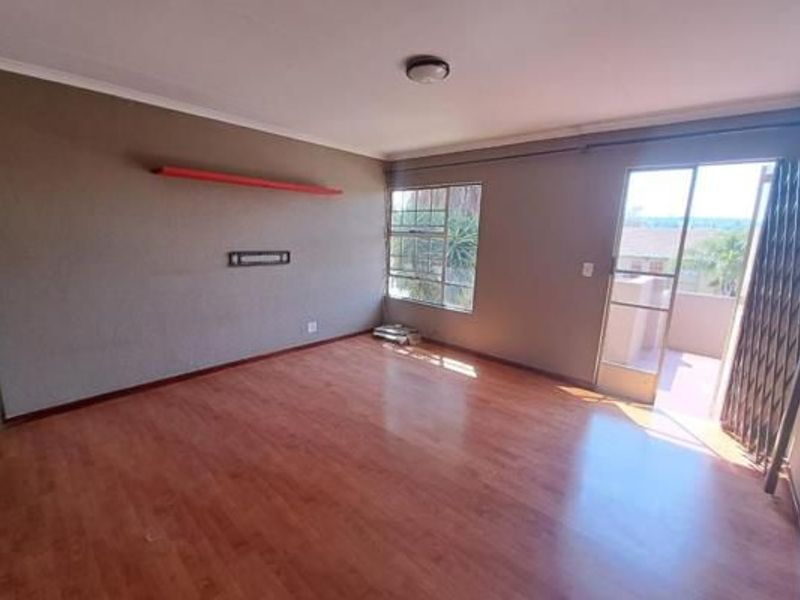 Spacious Three Bedroom Apartment For Sale - Photo 6