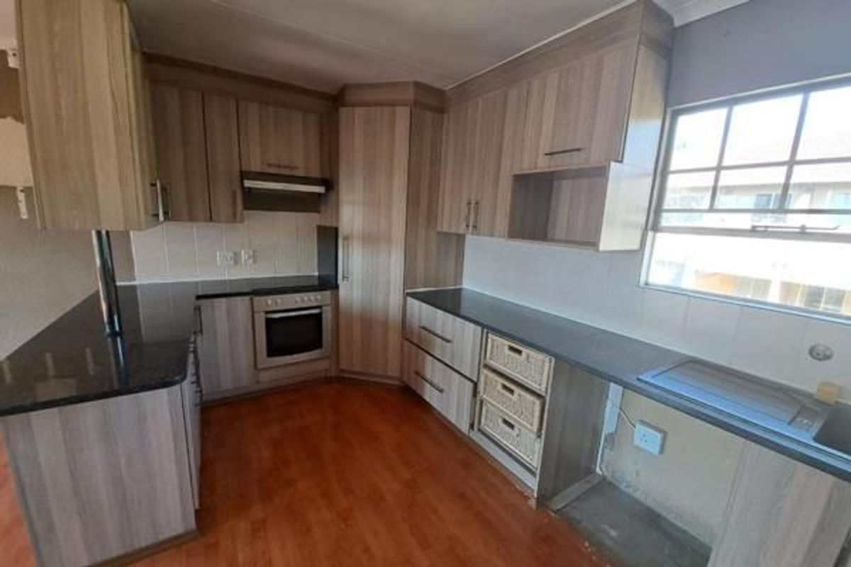 Spacious Three Bedroom Apartment For Sale - Photo 4