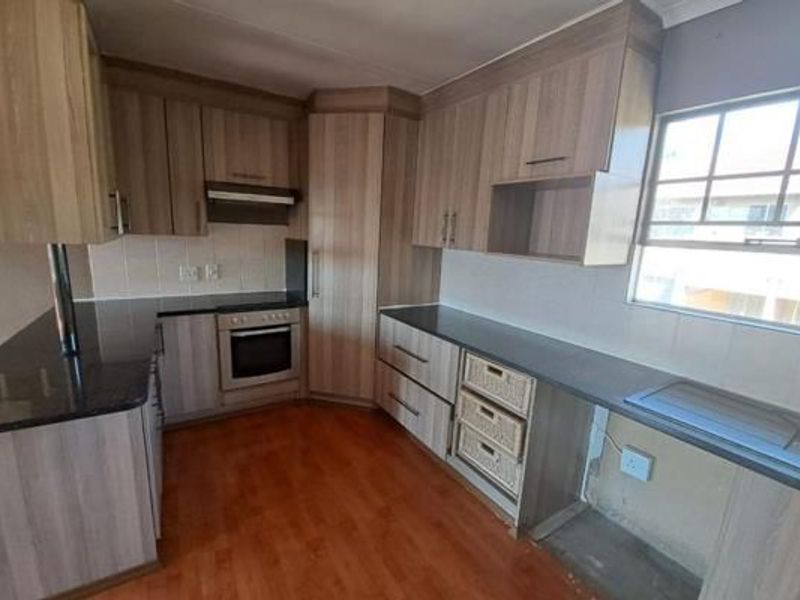 Spacious Three Bedroom Apartment For Sale - Photo 4