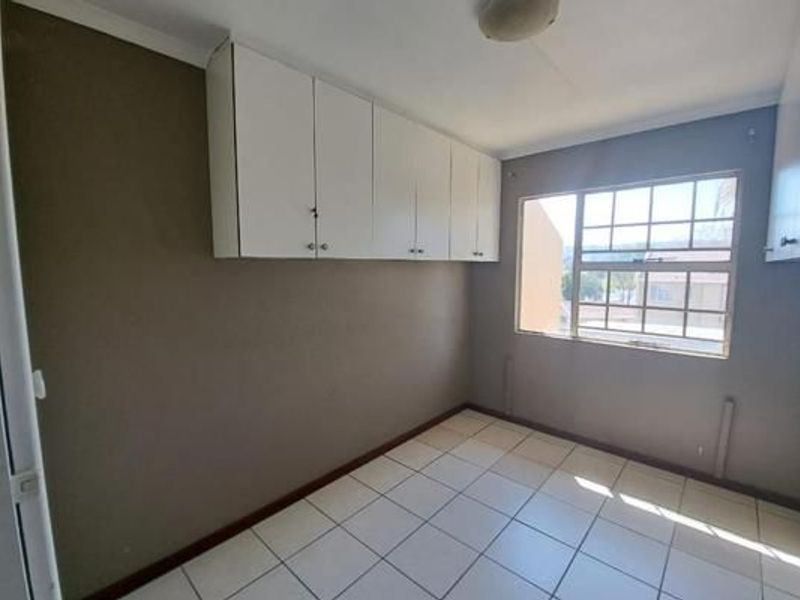 Spacious Three Bedroom Apartment For Sale - Photo 10