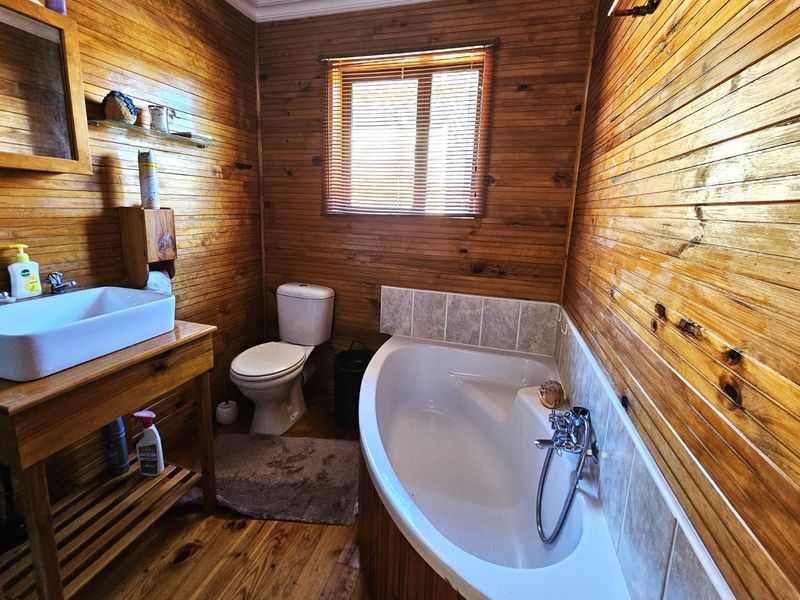 Charming Home in Dolphin Creek Golf Estate - R3 500 000 - Photo 8