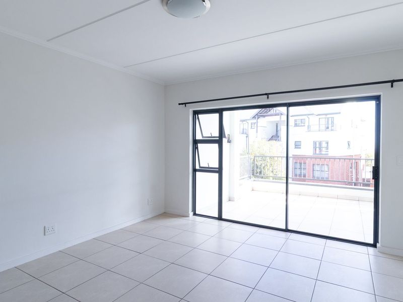 Spacious 2-Bed, 2-Bath Apartment in Upmarket Greenstone Crest - Photo 10