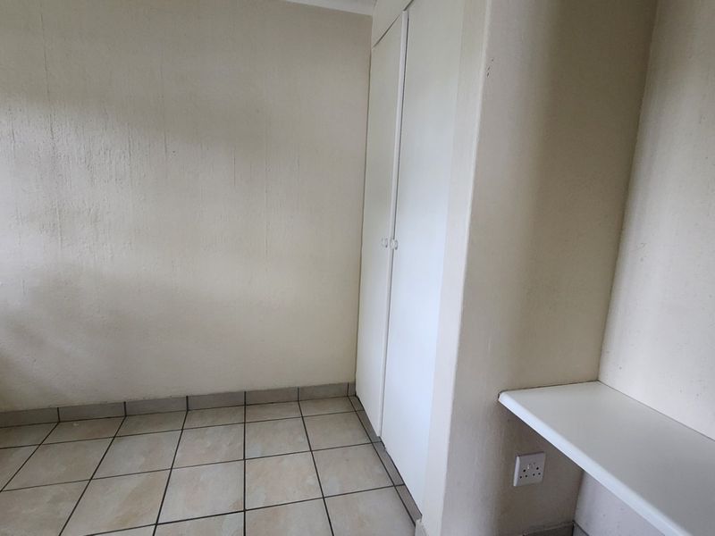 Gorgeous Investment With Tenants  - Photo 4