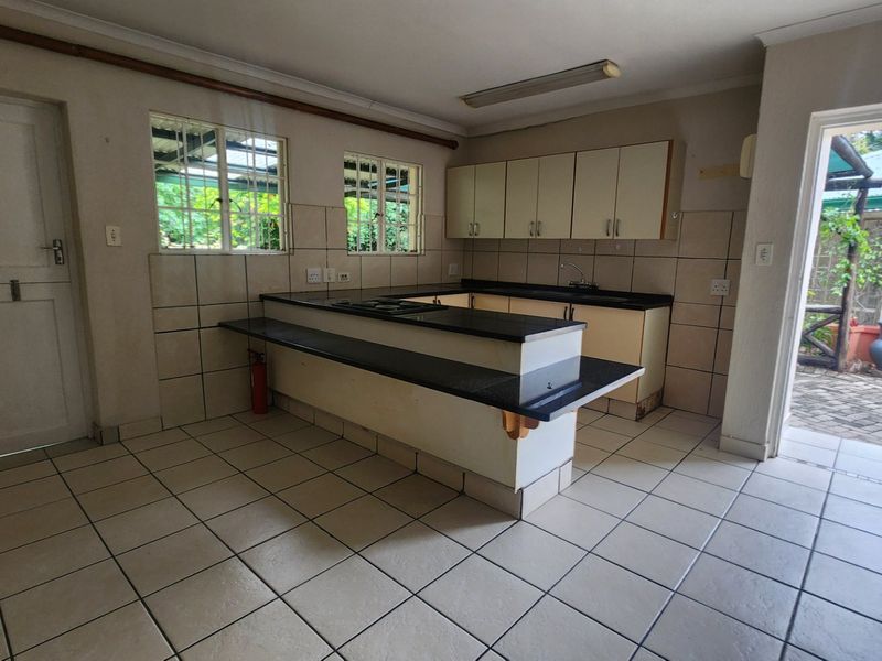 Gorgeous Investment With Tenants  - Photo 9