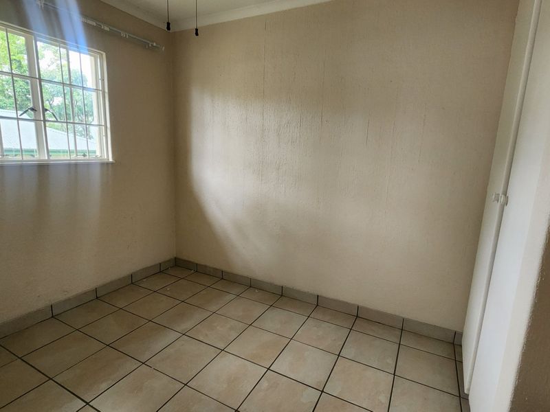 Gorgeous Investment With Tenants  - Photo 8