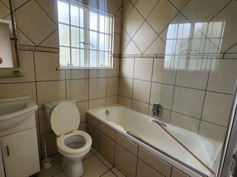 Gorgeous Investment With Tenants  - Photo 7