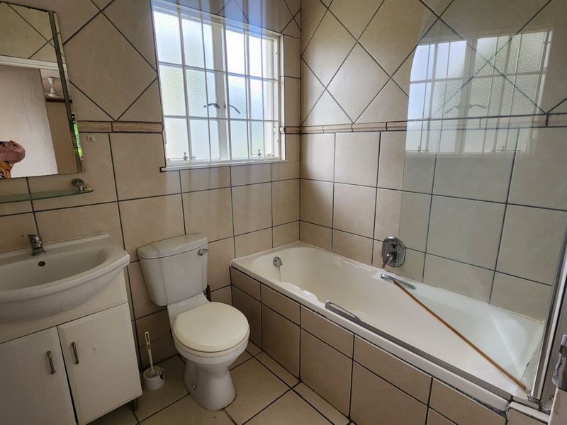Gorgeous Investment With Tenants  - Photo 6