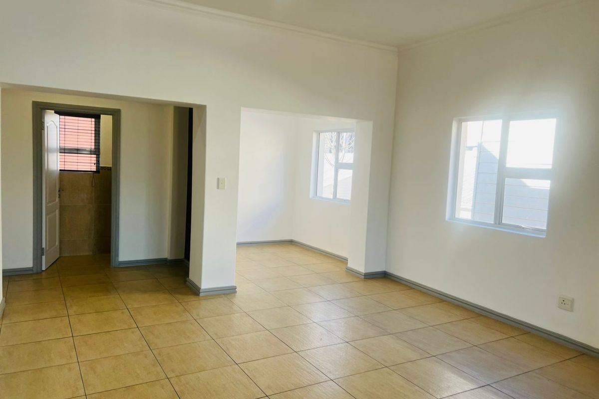 Spacious 2 Bed, 2.5 Bath Luxury Apartment in Portland Place - Thorn Valley Estate - Photo 2