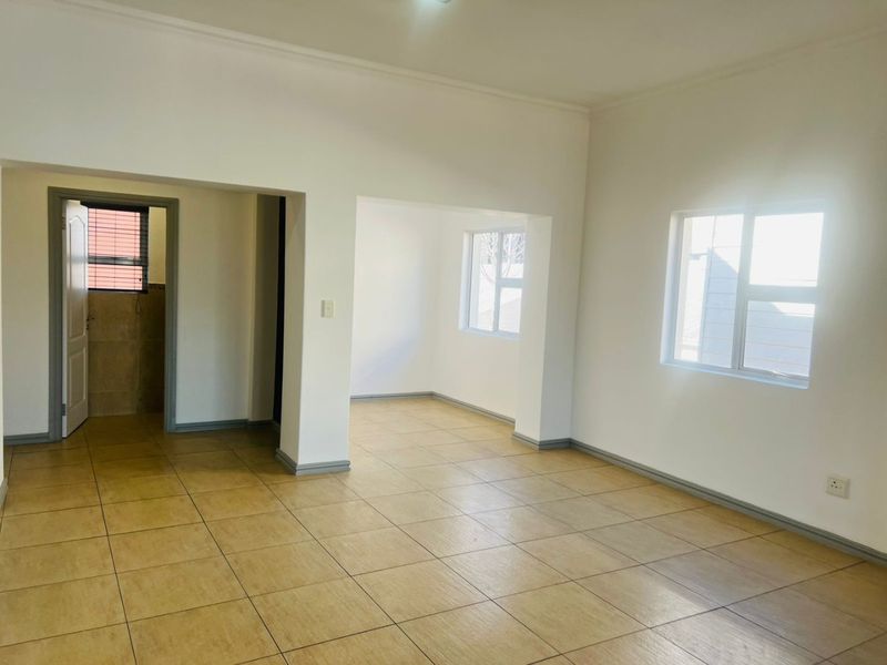 Spacious 2 Bed, 2.5 Bath Luxury Apartment in Portland Place - Thorn Valley Estate - Photo 2